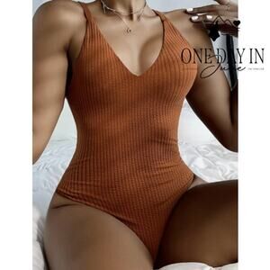 Adisputent Textured Cross Back One Piece Swimsuit Size M